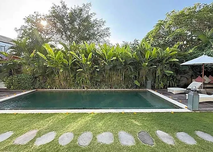 Middle House Bali Hotel 4*