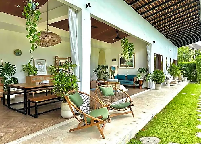 Middle House Bali 4*